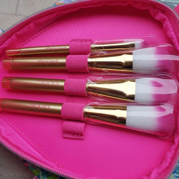 BNIB Lilly Pulitzer SeaShell Holder Makeup Brush Set with Bag Catch  the Wave - Picture 3 of 5